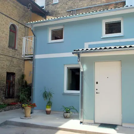 Butas Casa La Familia